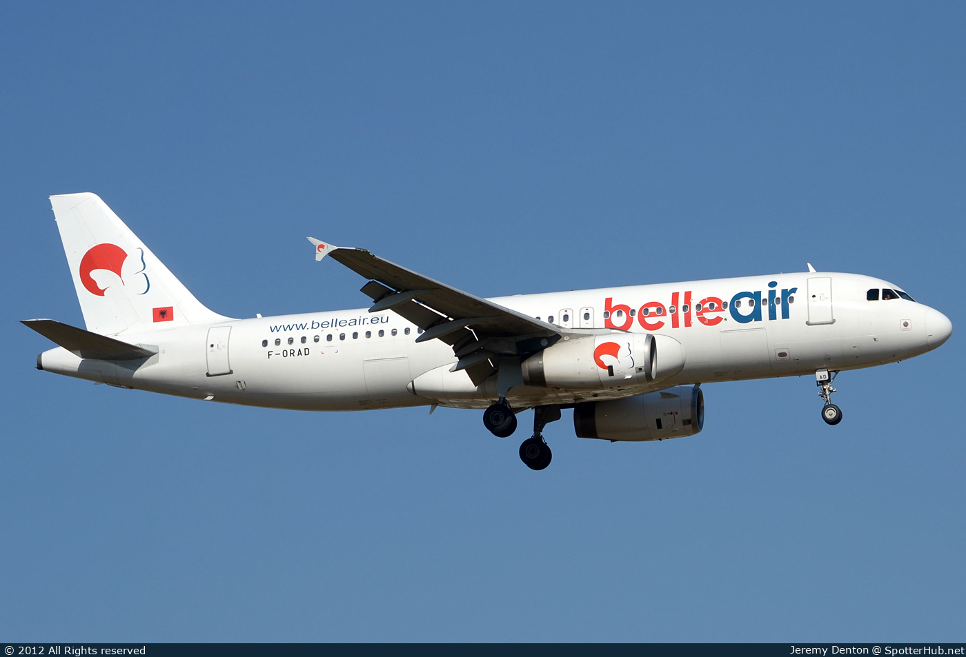 Photo of F-ORAD - Airbus A320-233 operated by Belle Air