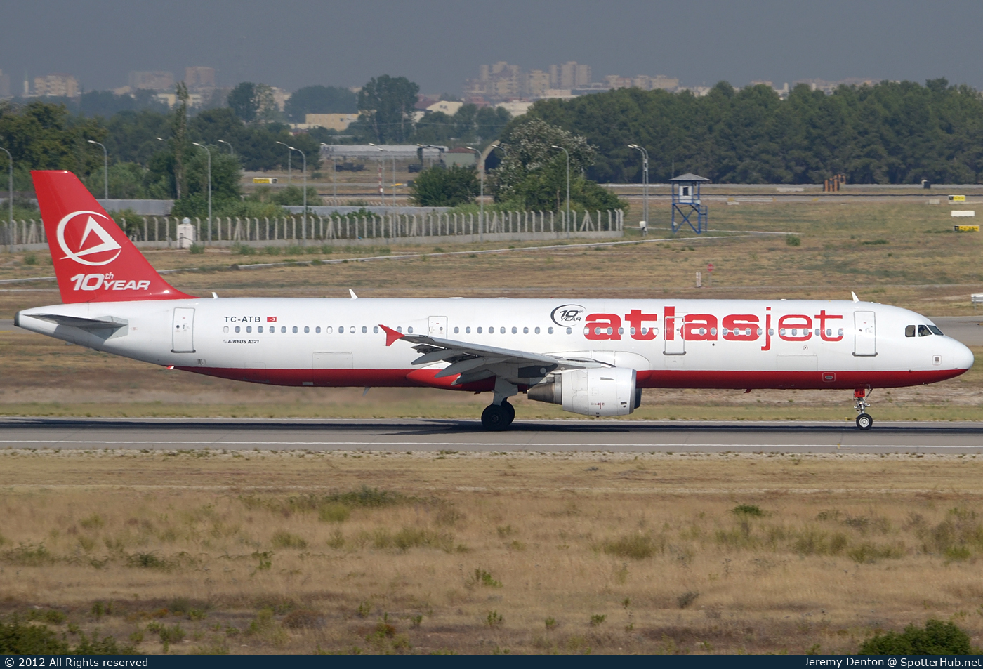 Photo of TC-ATB - Airbus A321-211 operated by Atlasjet