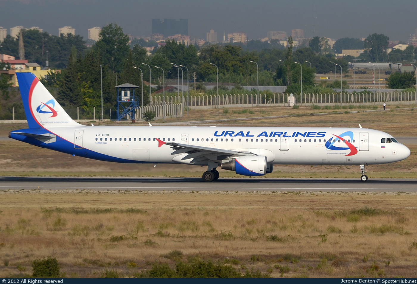 Photo of VQ-BOB - Airbus A321-211 operated by Ural Airlines