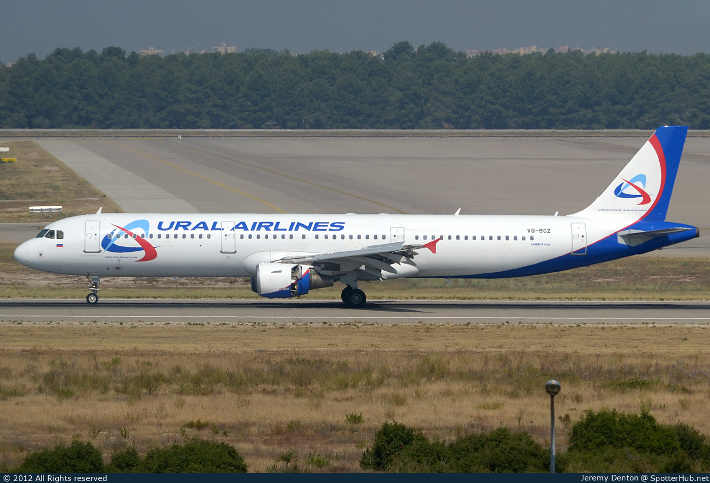 Photo of VQ-BOZ - Airbus A321-211 operated by Ural Airlines