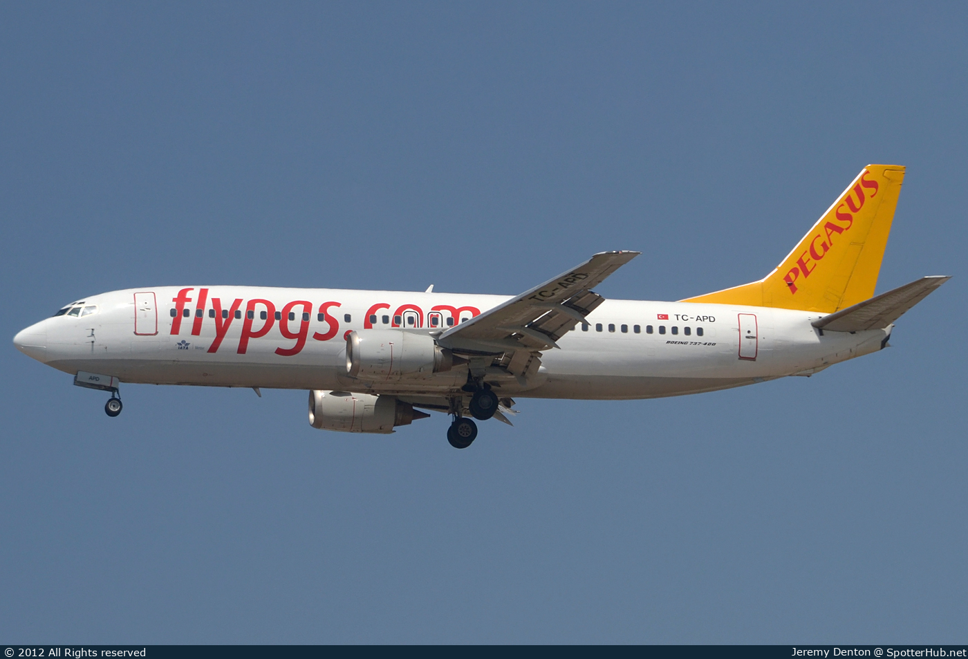 Photo of TC-APD - Boeing 737-42R operated by Pegasus Airlines