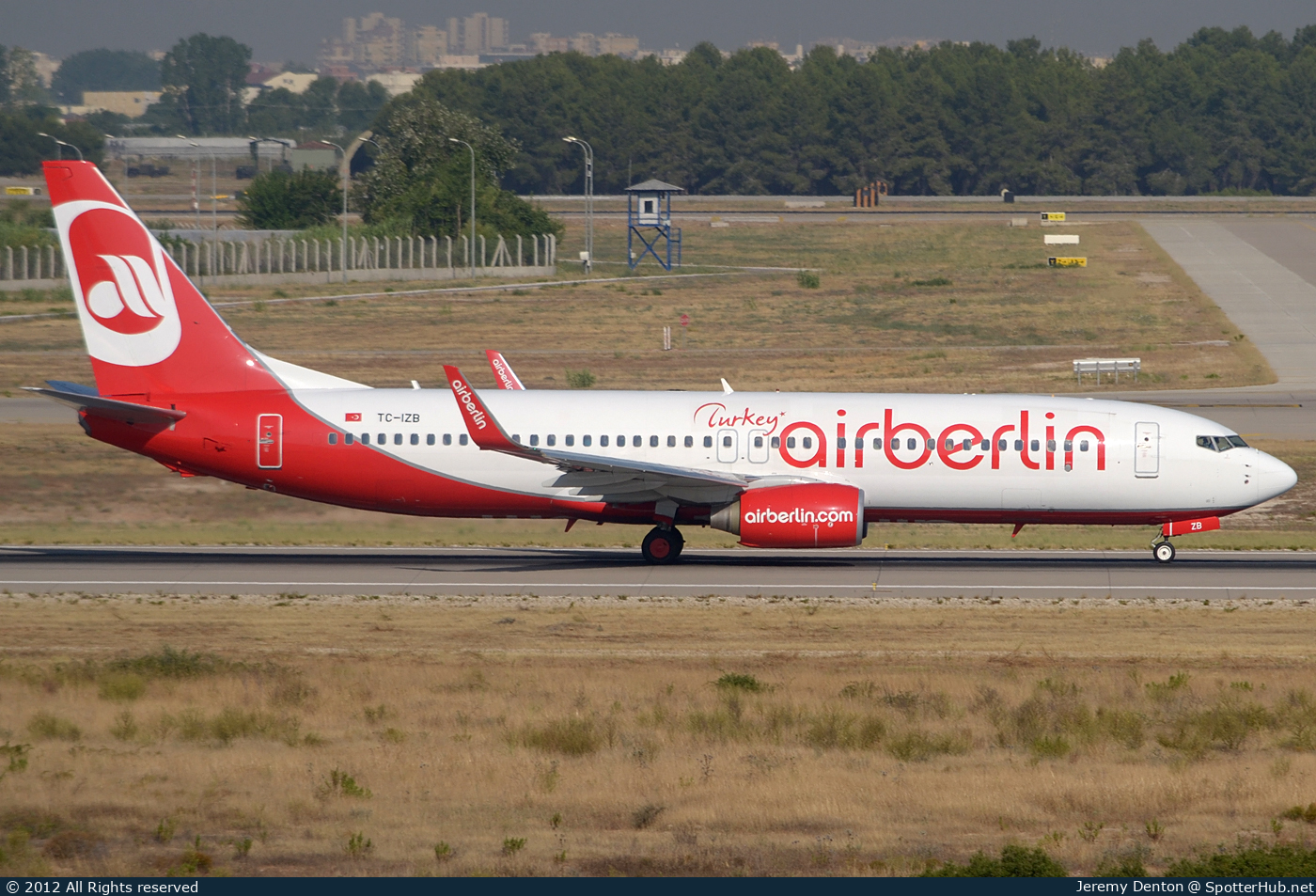 Photo of TC-IZB - Boeing 737-86J operated by Air Berlin Turkey