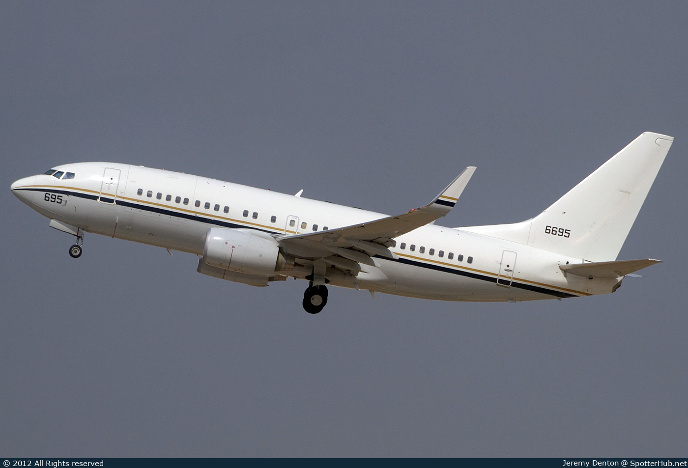 Photo of 166695 - Boeing C-40A Clipper operated by US Navy
