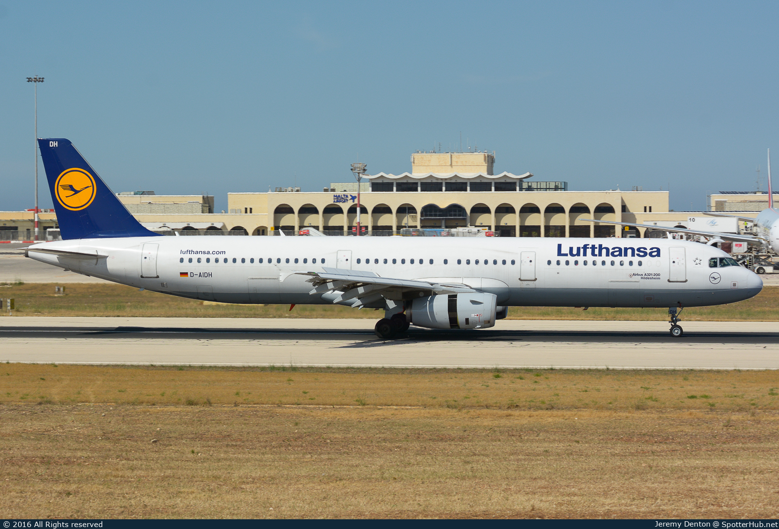 Photo of D-AIDH - Airbus A321-231 operated by Lufthansa