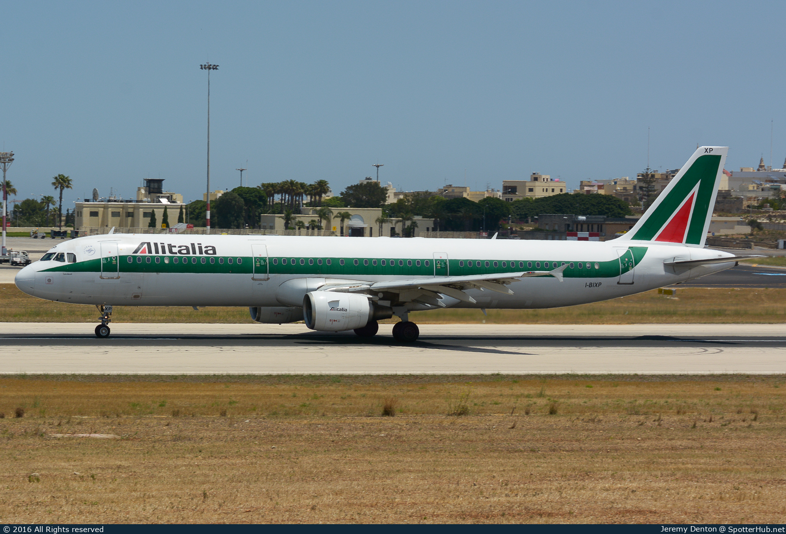 Photo of I-BIXP - Airbus A321-112 operated by Alitalia