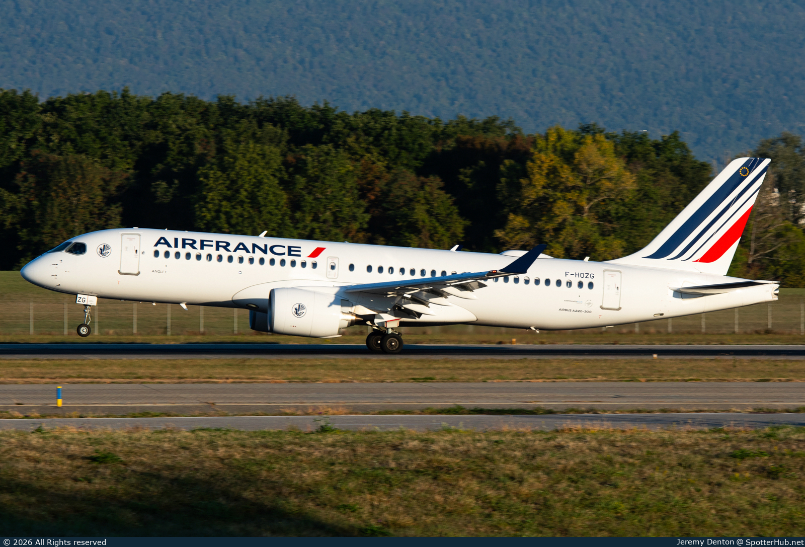 Photo of F-HOZG - Airbus A220-300 operated by Air France