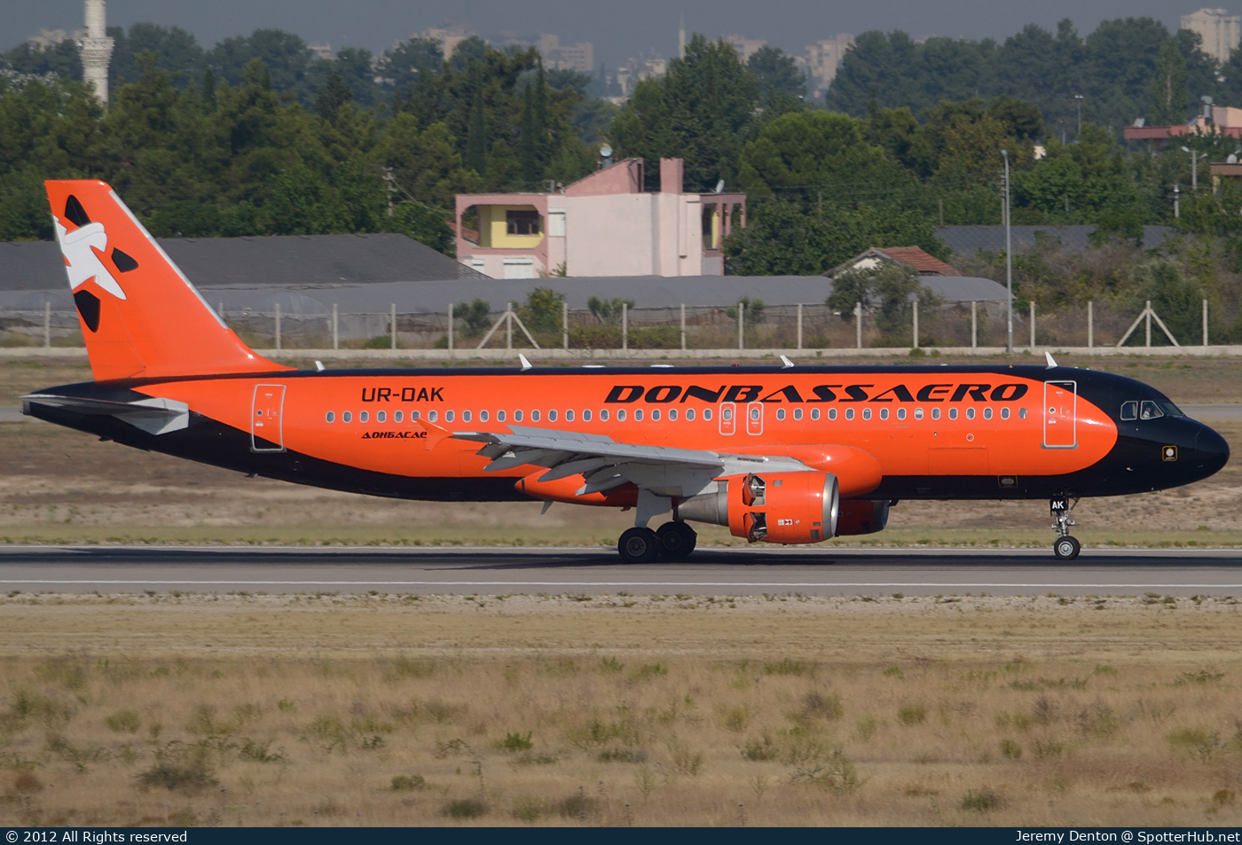 Photo of UR-DAK - Airbus A320-211 operated by Donbassaero