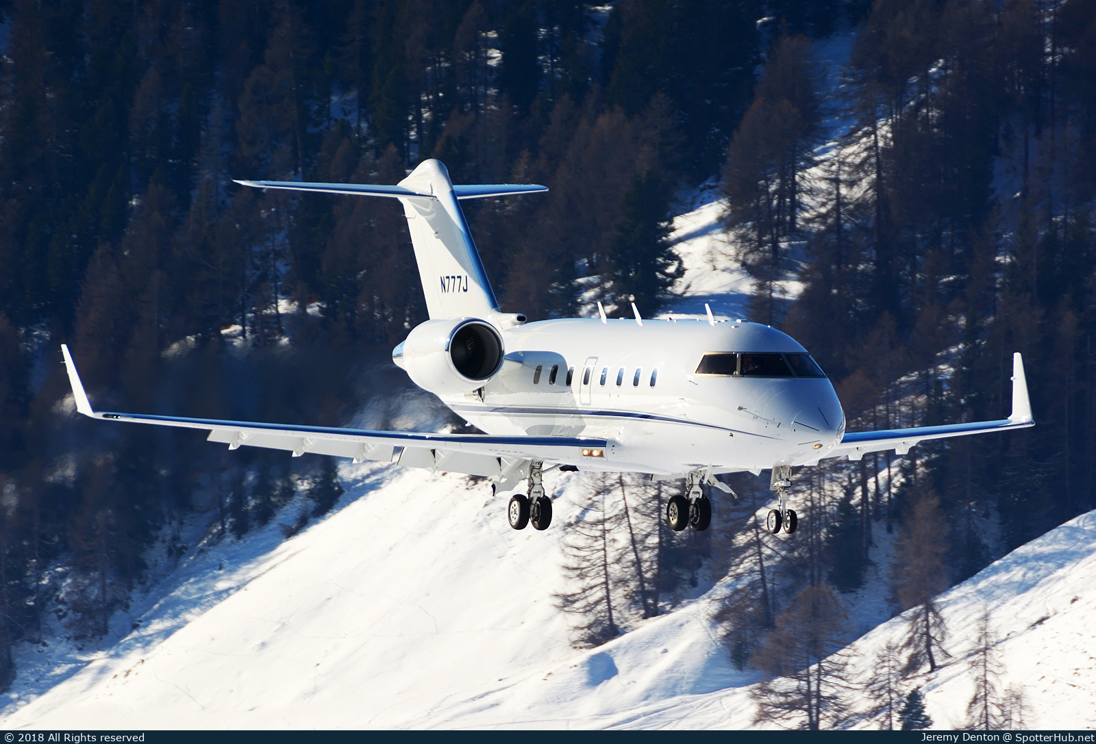 Photo of N777J - Bombardier Challenger 604 operated by Whitewind Company