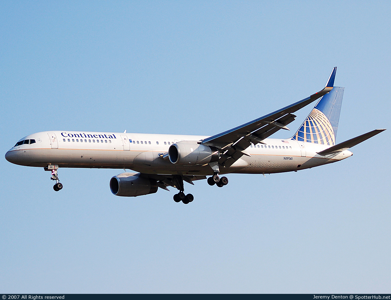 Photo of N19141 - Boeing 757-224 operated by Continental Airlines