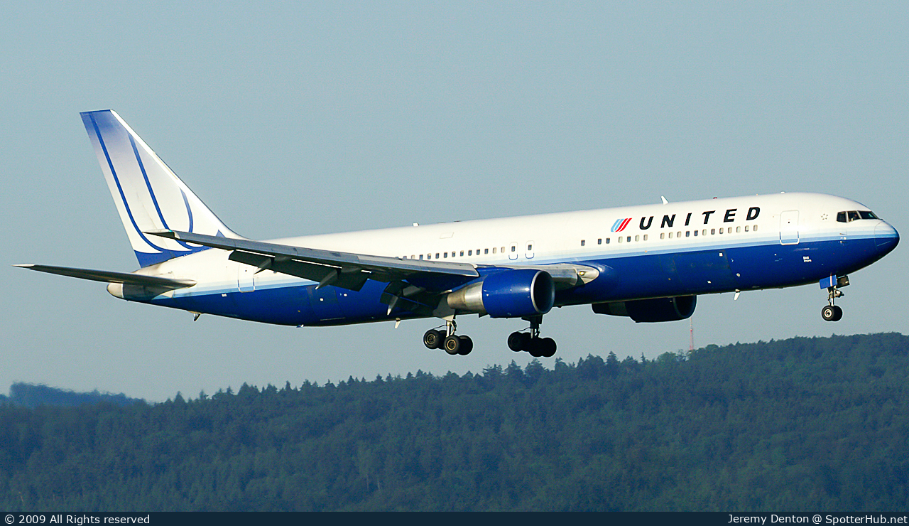 Photo of N641UA - Boeing 767-322(ER) operated by United Airlines