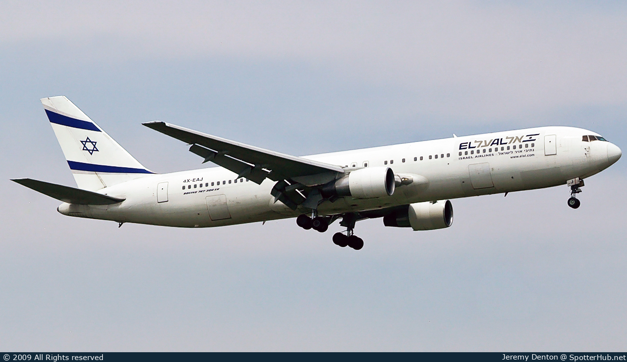 Photo of 4X-EAJ - Boeing 767-330(ER) operated by El Al Israel Airlines