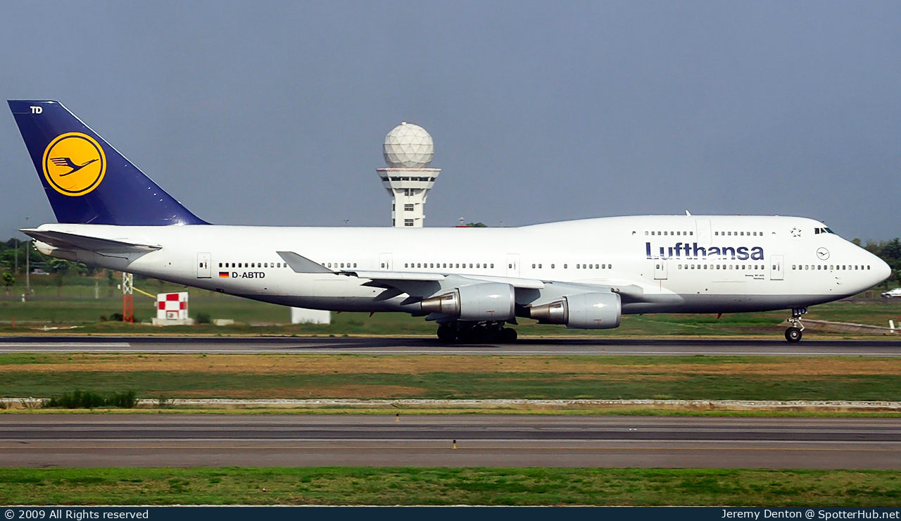 Photo of D-ABTD - Boeing 747-430(M) operated by Lufthansa