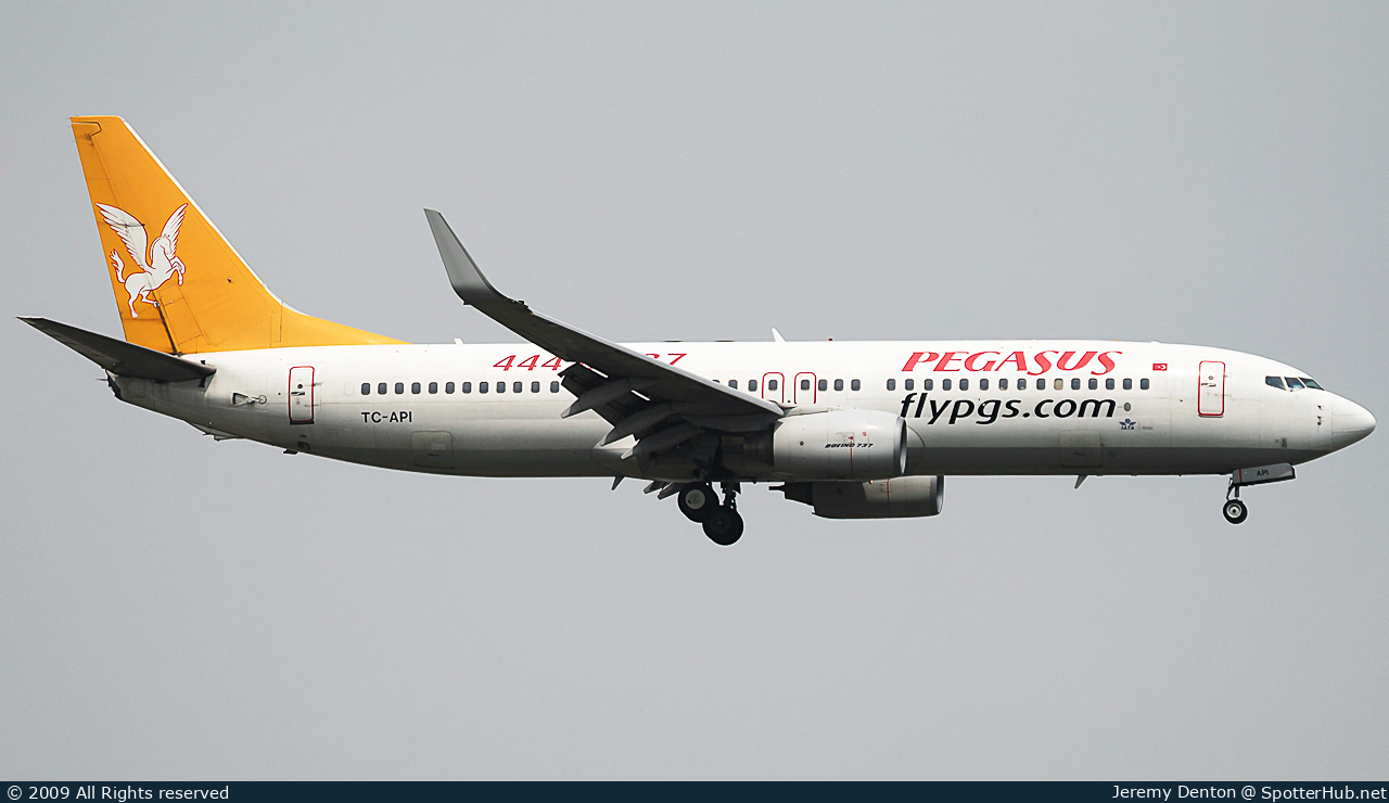 Photo of TC-API - Boeing 737-86N operated by Pegasus Airlines
