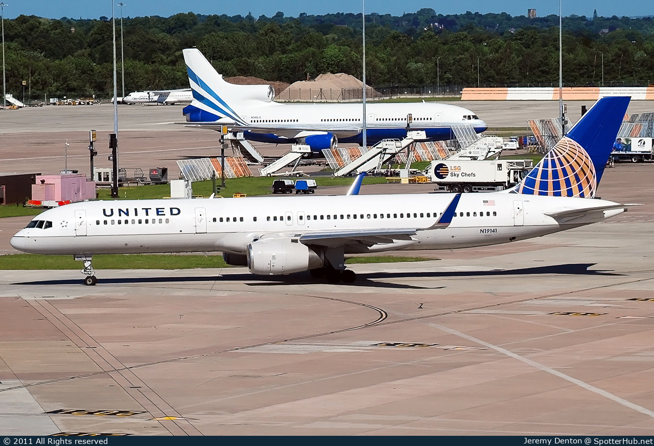 Photo of N19141 - Boeing 757-224 operated by United Airlines