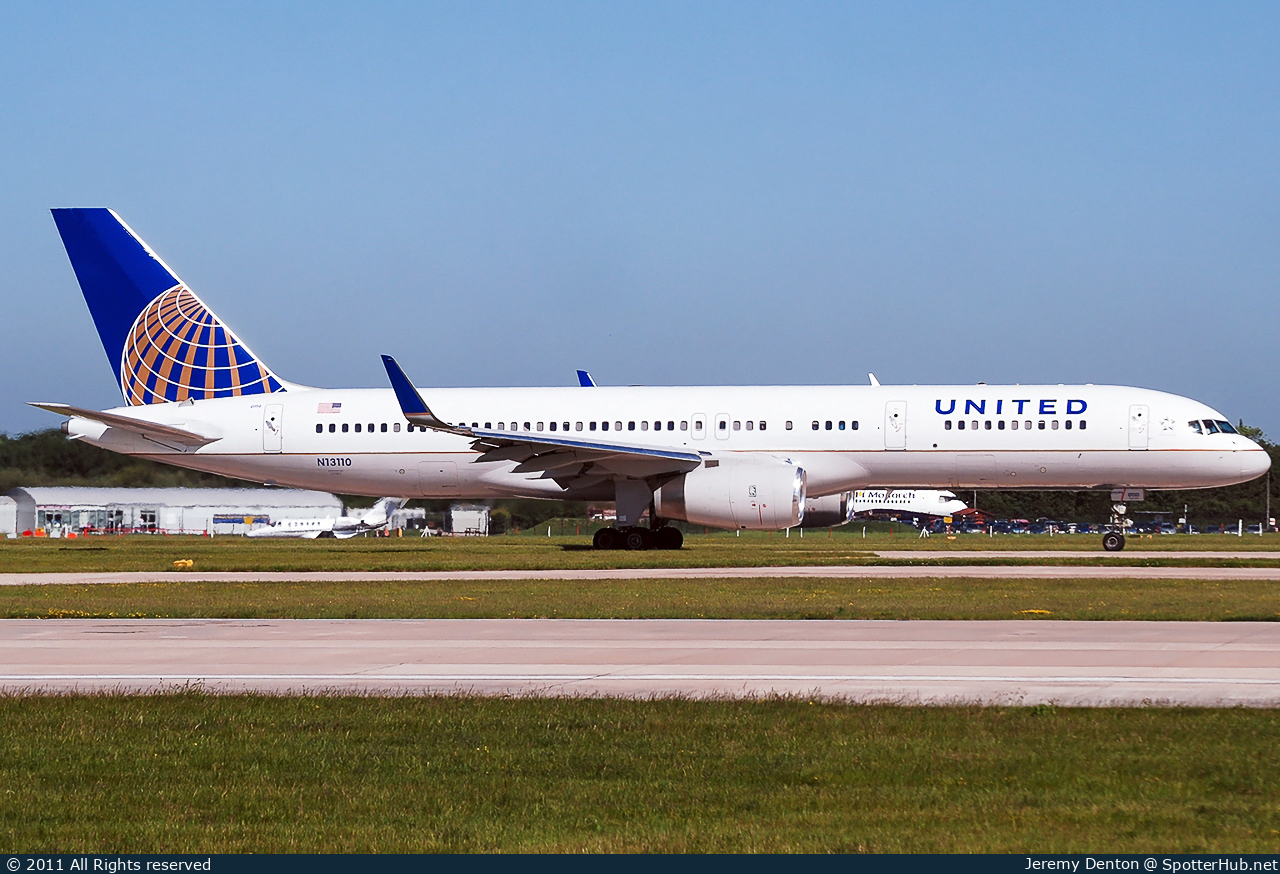Photo of N13110 - Boeing 757-224 operated by United Airlines