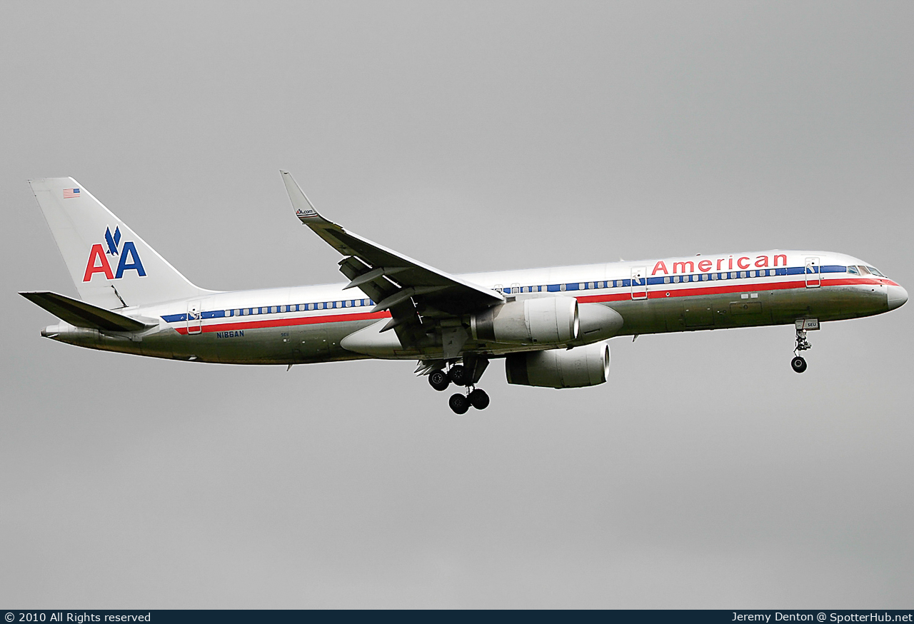 Photo of N186AN - Boeing 757-223 operated by American Airlines
