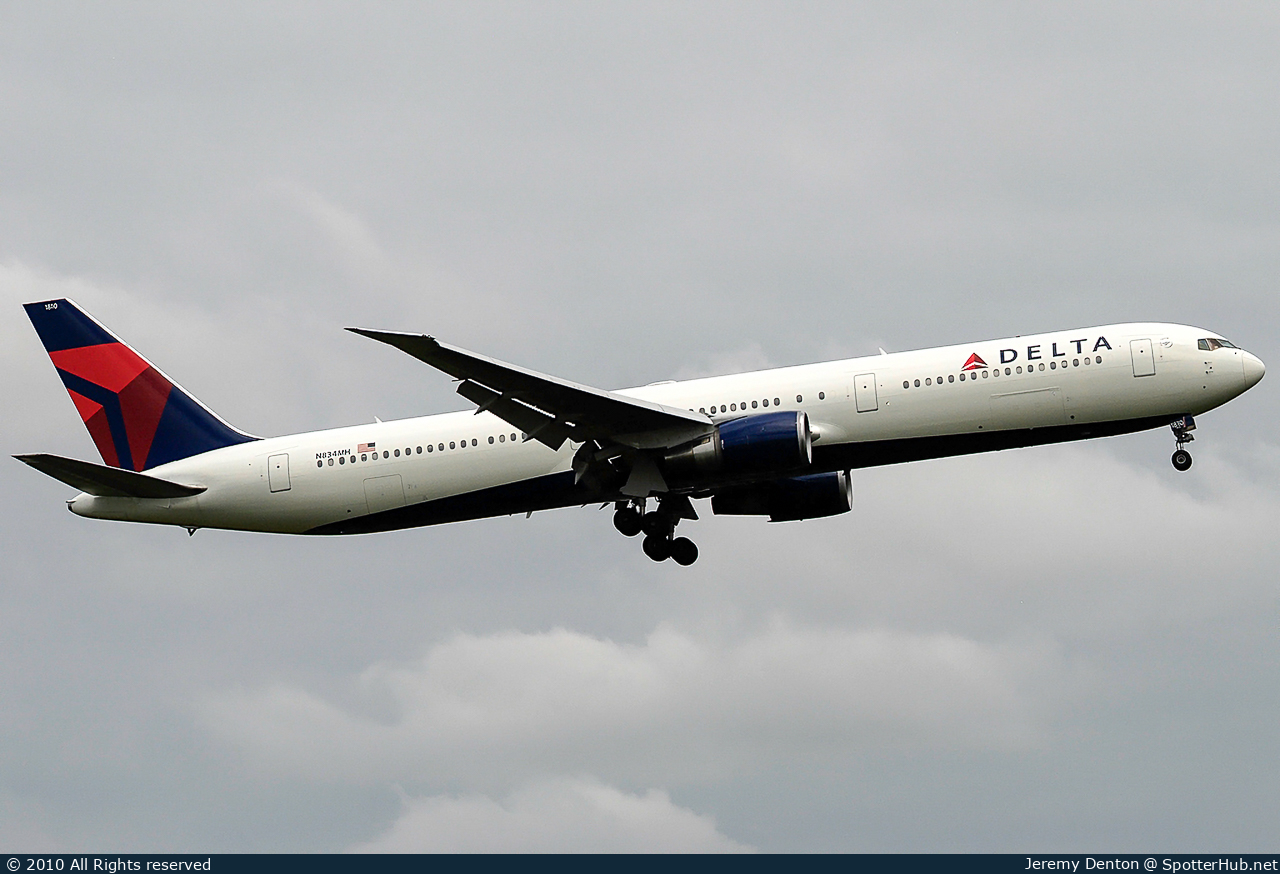 Photo of N834MH - Boeing 767-432(ER) operated by Delta Air Lines