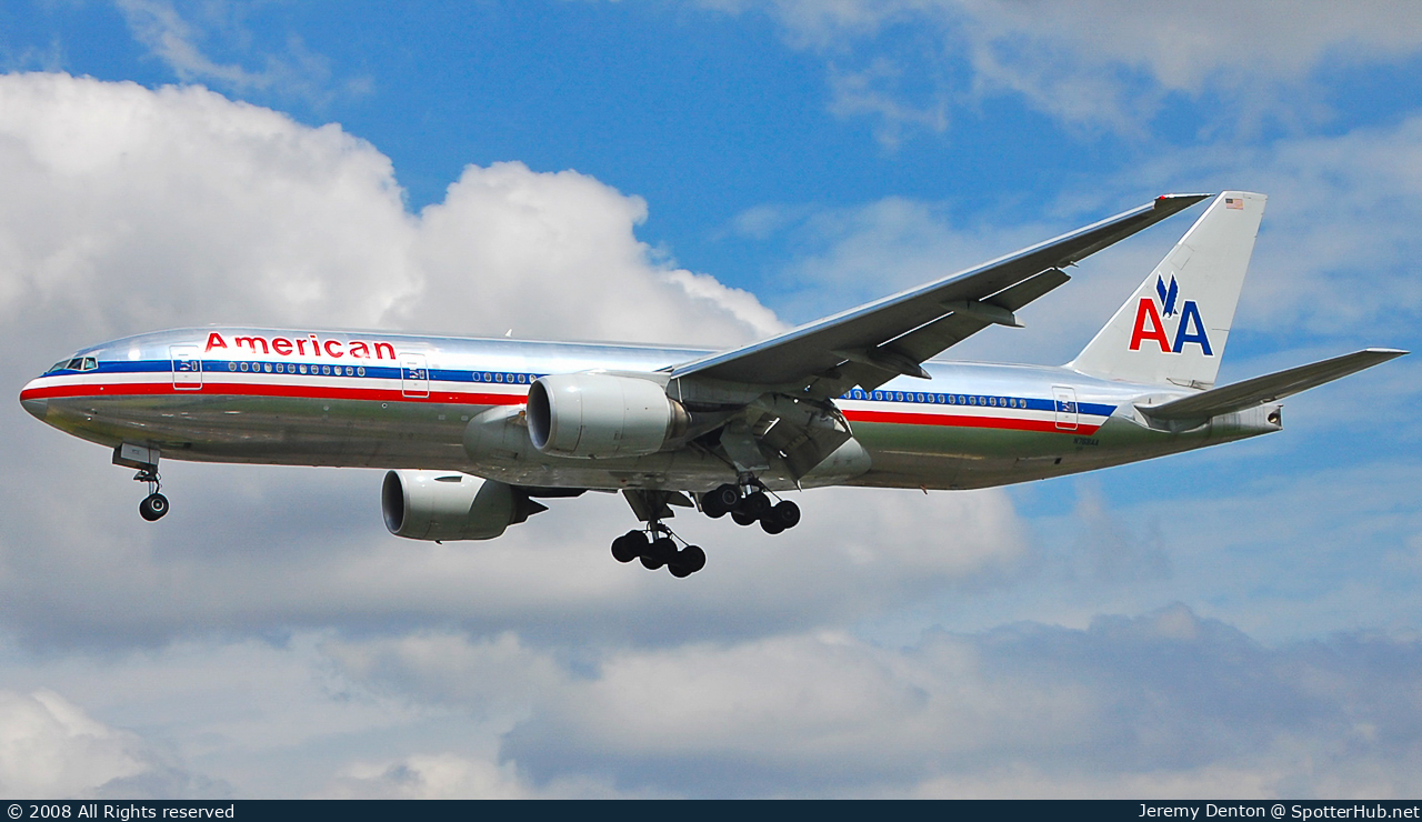 Photo of N768AA - Boeing 777-223(ER) operated by American Airlines