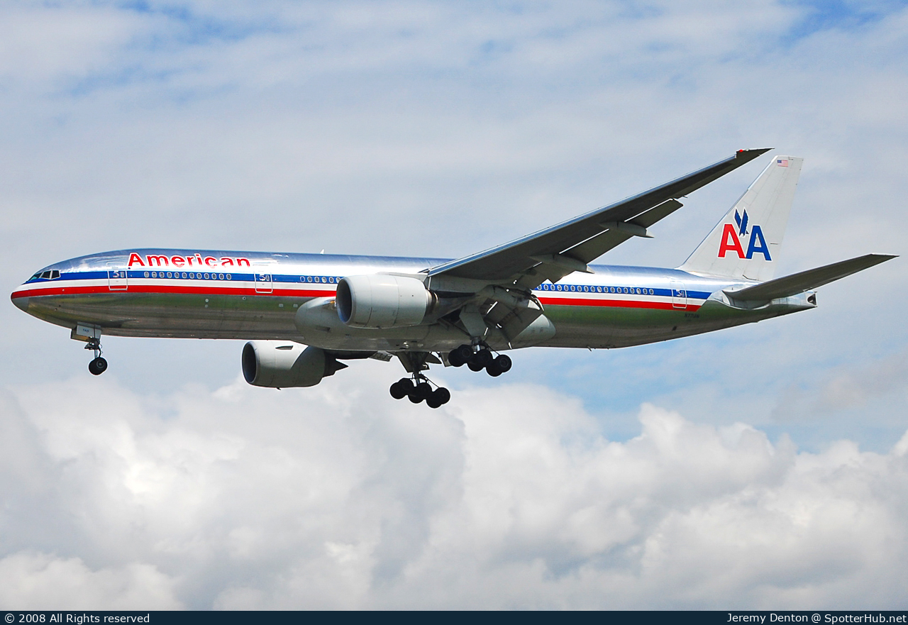 Photo of N771AN - Boeing 777-223(ER) operated by American Airlines