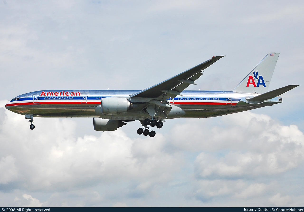 Photo of N794AN - Boeing 777-223(ER) operated by American Airlines