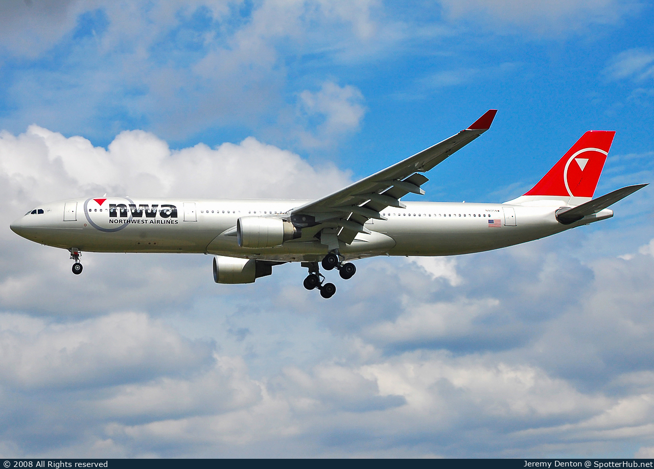 Photo of N805NW - Airbus A330-323 operated by Northwest Airlines