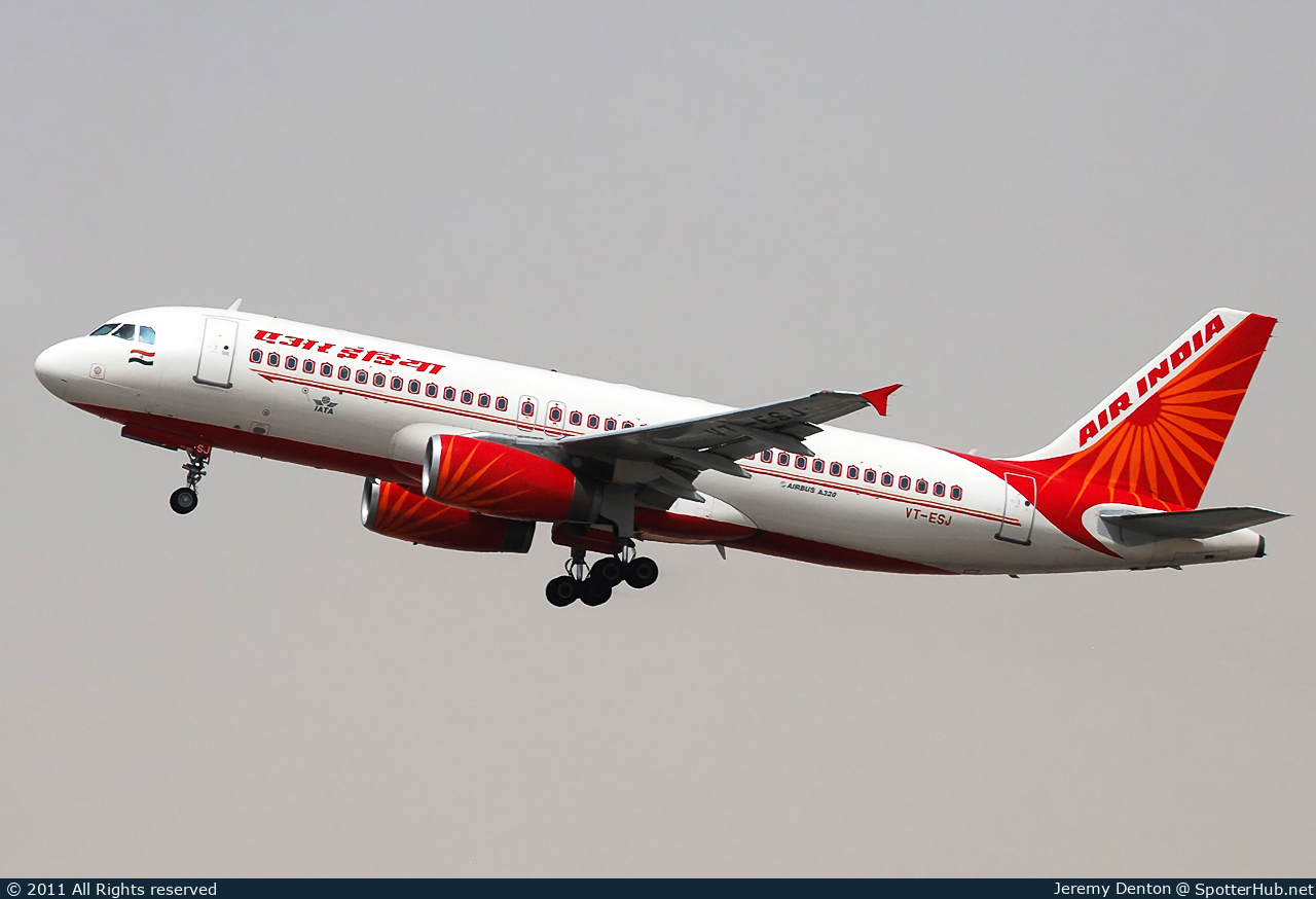 Photo of VT-ESJ - Airbus A320-231 operated by Air India