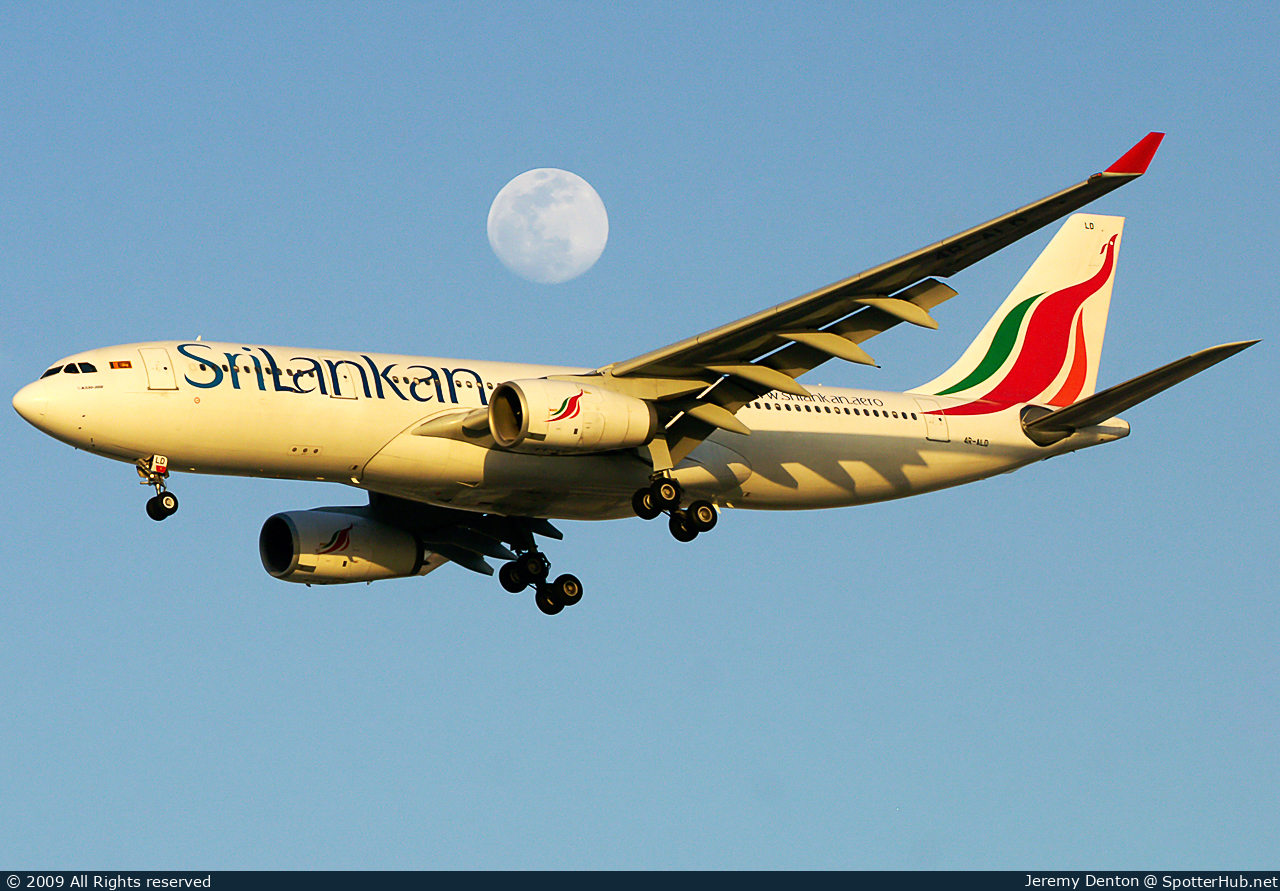 Photo of 4R-ALD - Airbus A330-243 operated by SriLankan Airlines