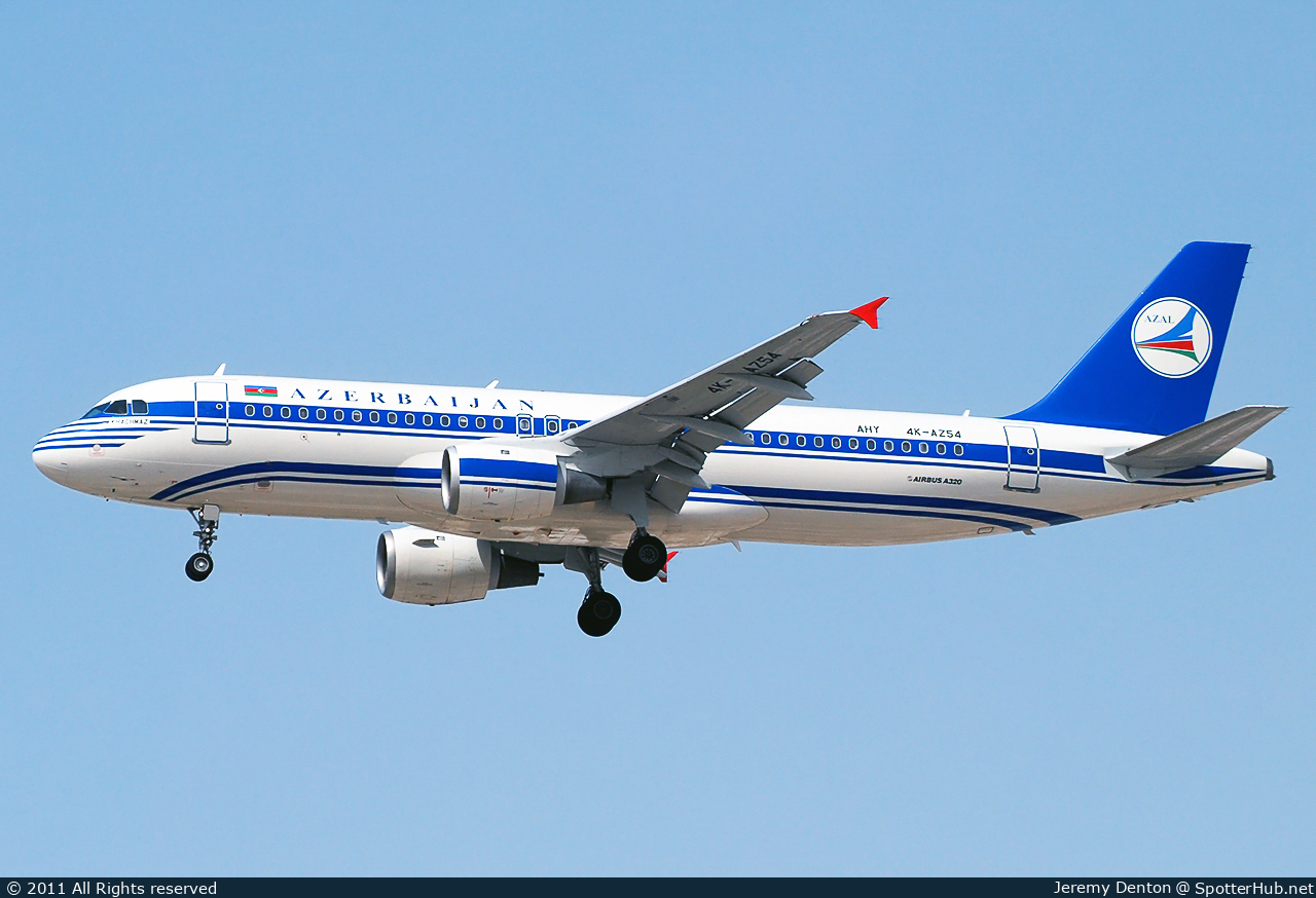 Photo of 4K-AZ54 - Airbus A320-212 operated by Azerbaijan Airlines