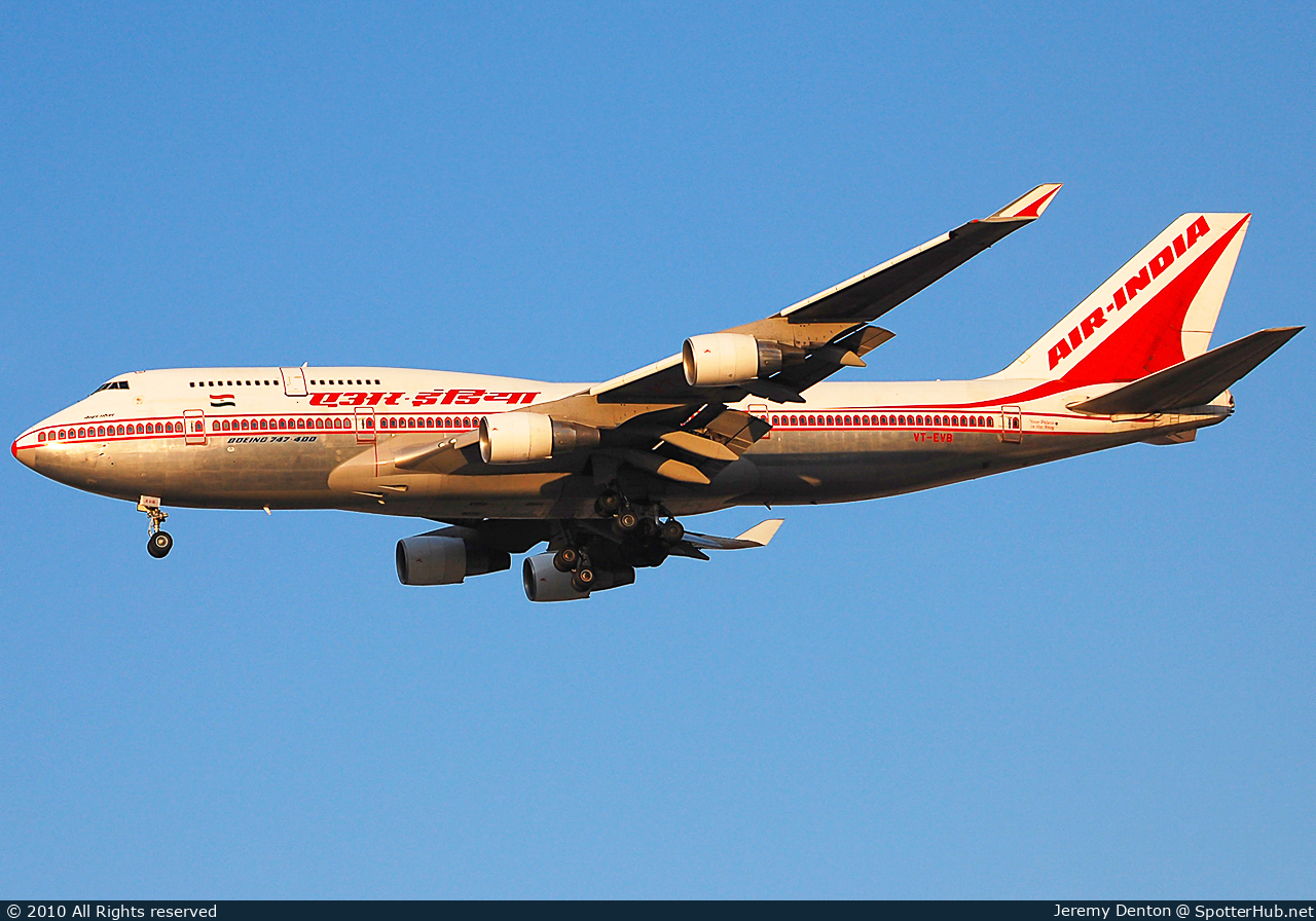 Photo of VT-EVB - Boeing 747-437 operated by Air India