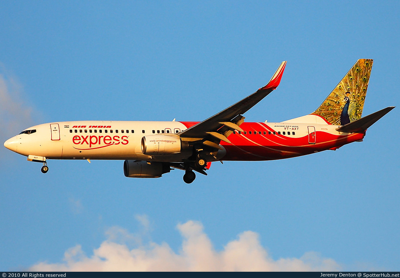 Photo of VT-AXT - Boeing 737-8HG operated by Air India Express