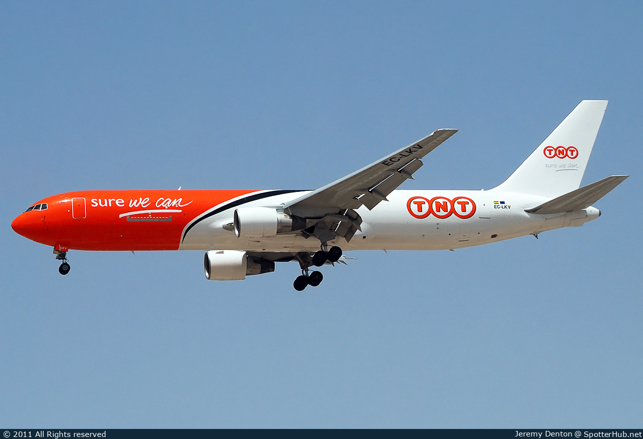 Photo of EC-LKV - Boeing 767-383(ER)(BDSF) operated by TNT Airways (opb Gestair)