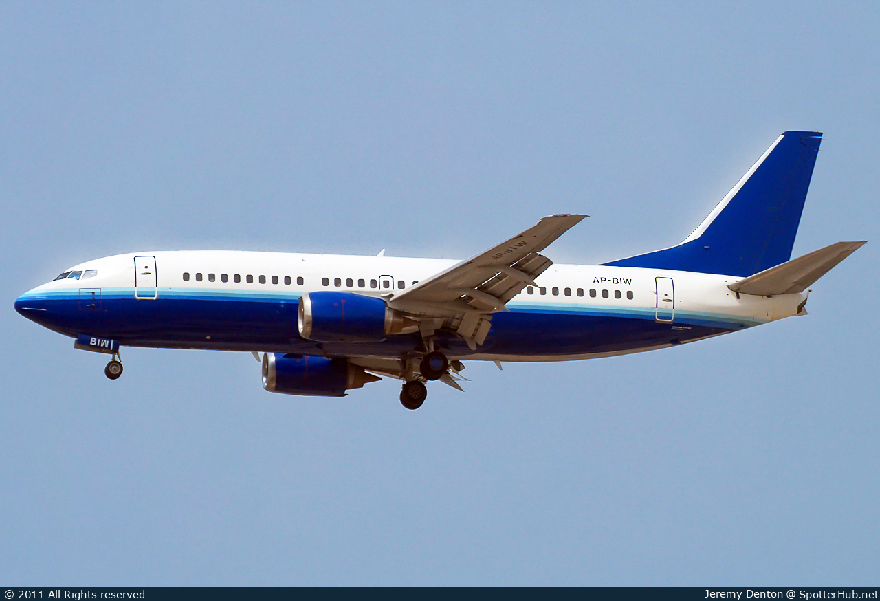 Photo of AP-BIW - Boeing 737-3B7 operated by Vision Air