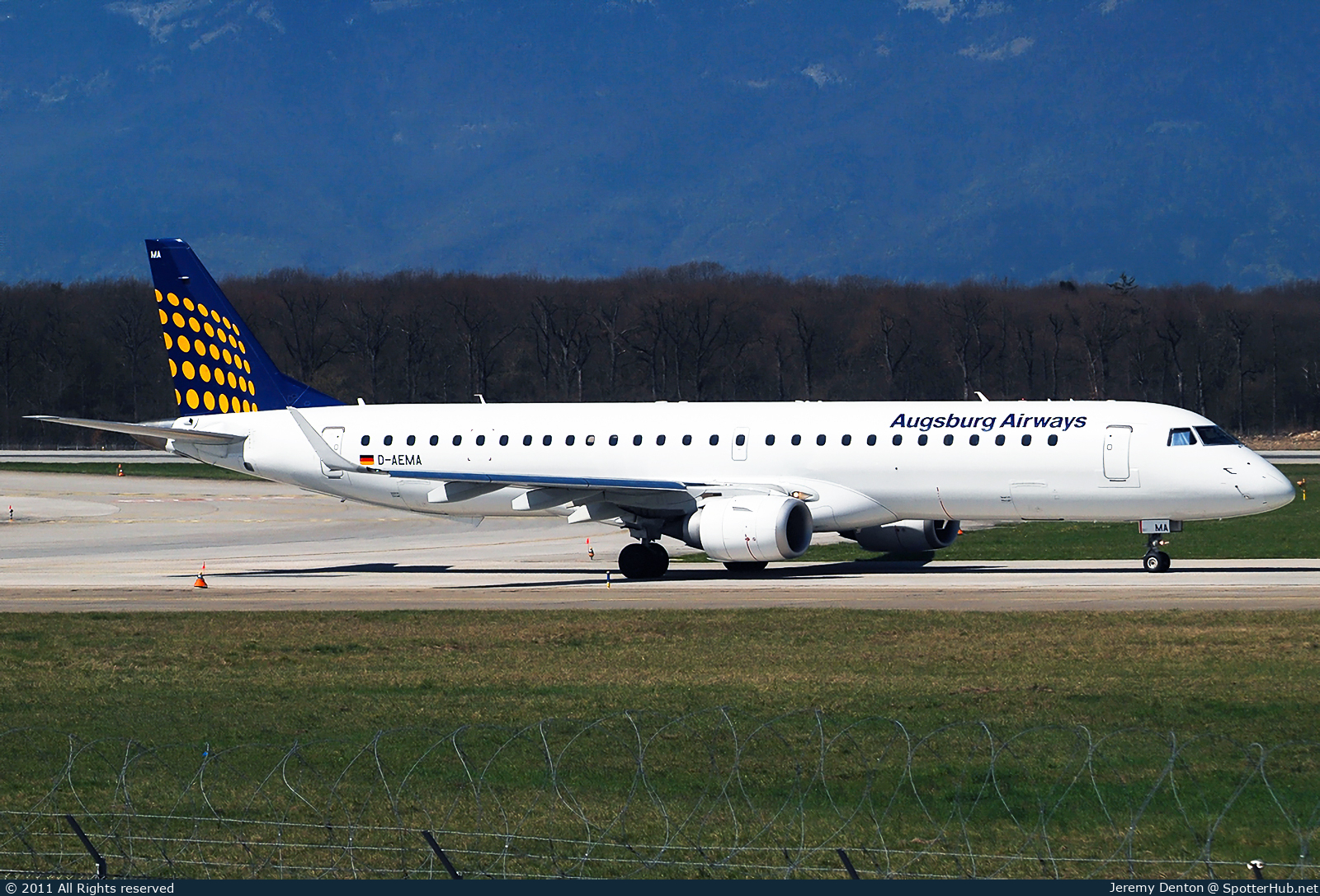 Photo of D-AEMA - Embraer ERJ-195LR operated by Augsburg Airways