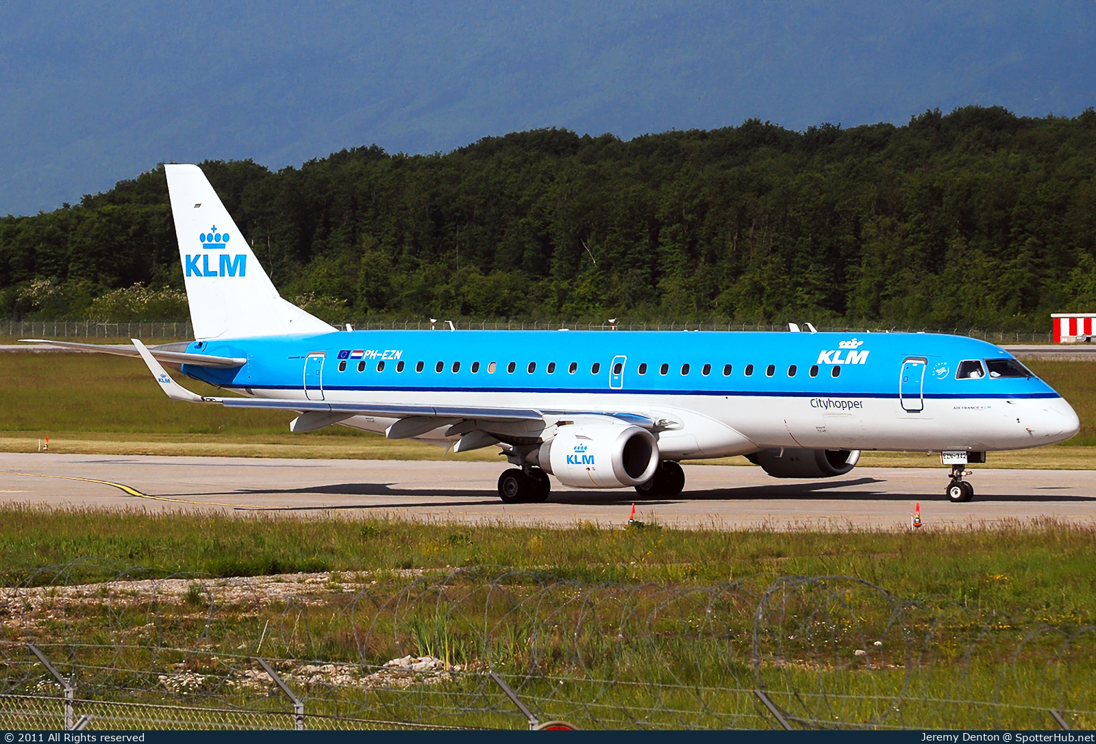 Photo of PH-EZN - Embraer ERJ-190STD operated by KLM Cityhopper