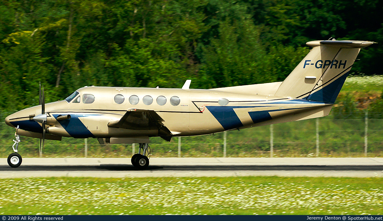 Photo of F-GPRH - Beechcraft 300LW Super King Air operated by Private