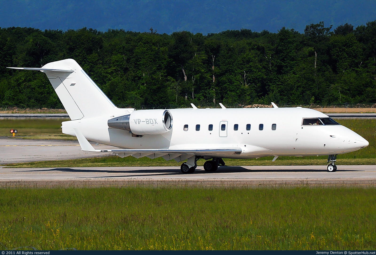 Photo of VP-BDX - Bombardier Challenger 604 operated by TAG Aviation UK