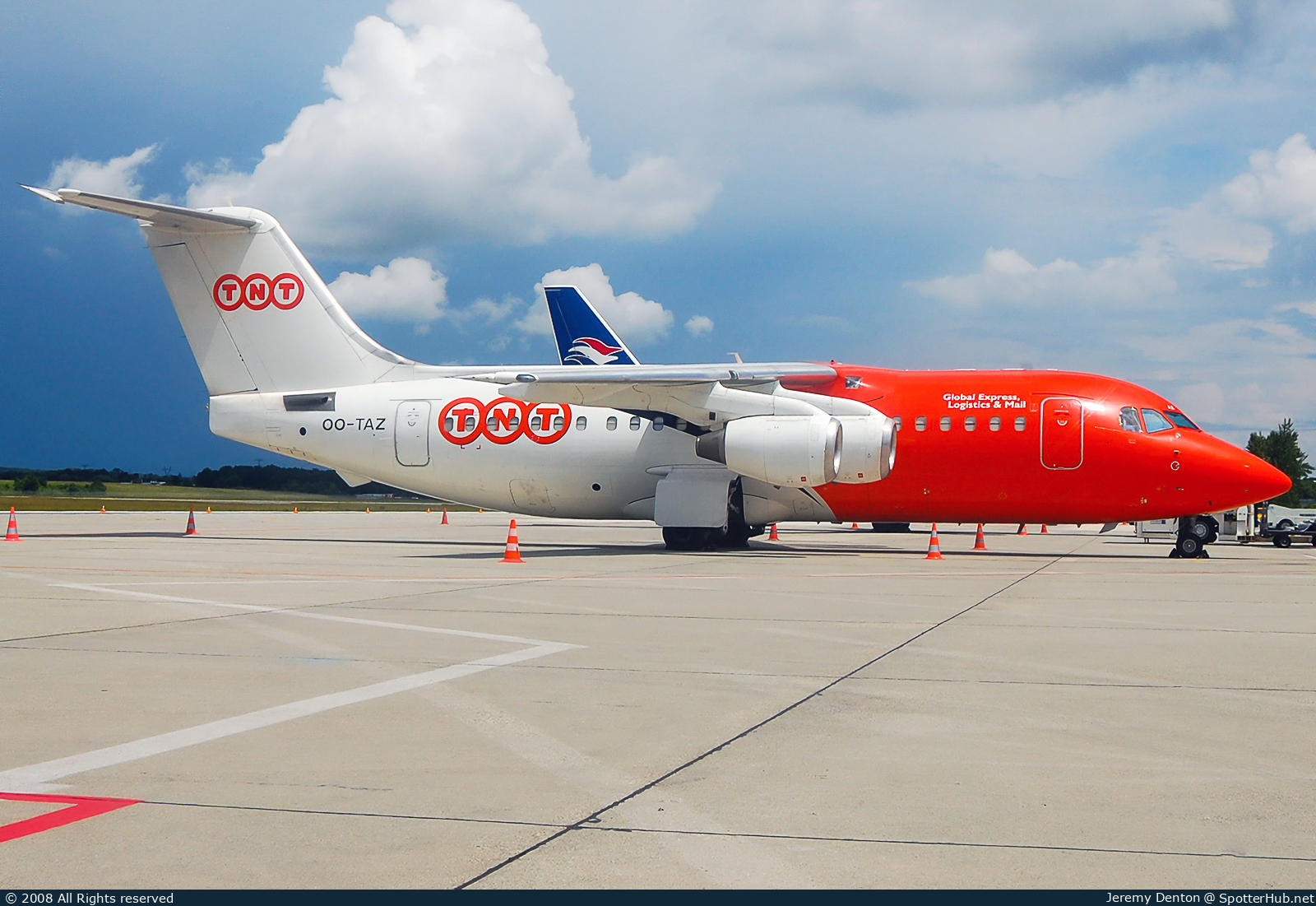 Photo of OO-TAZ - British Aerospace 146-200(QC) operated by TNT Airways
