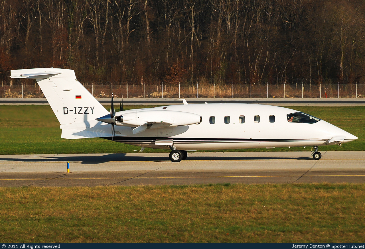 Photo of D-IZZY - Piaggio P.180 Avanti operated by AirGO Private Airline
