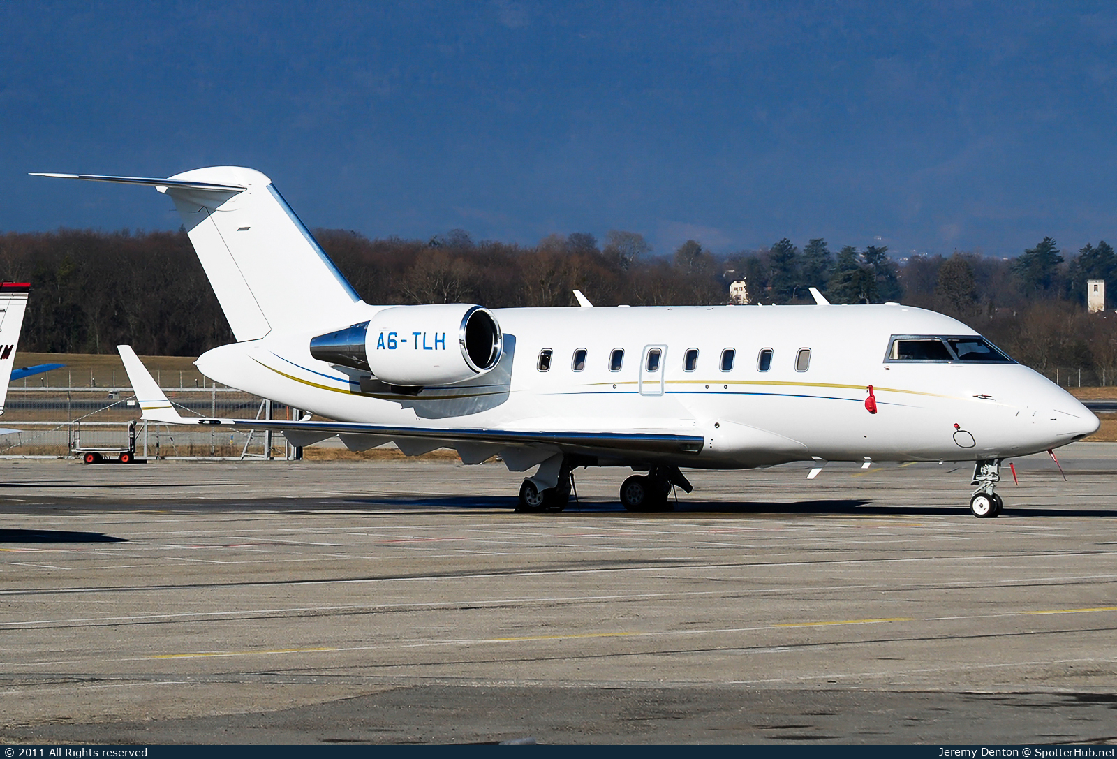 Photo of A6-TLH - Bombardier Challenger 605 operated by ExecuJet Middle East