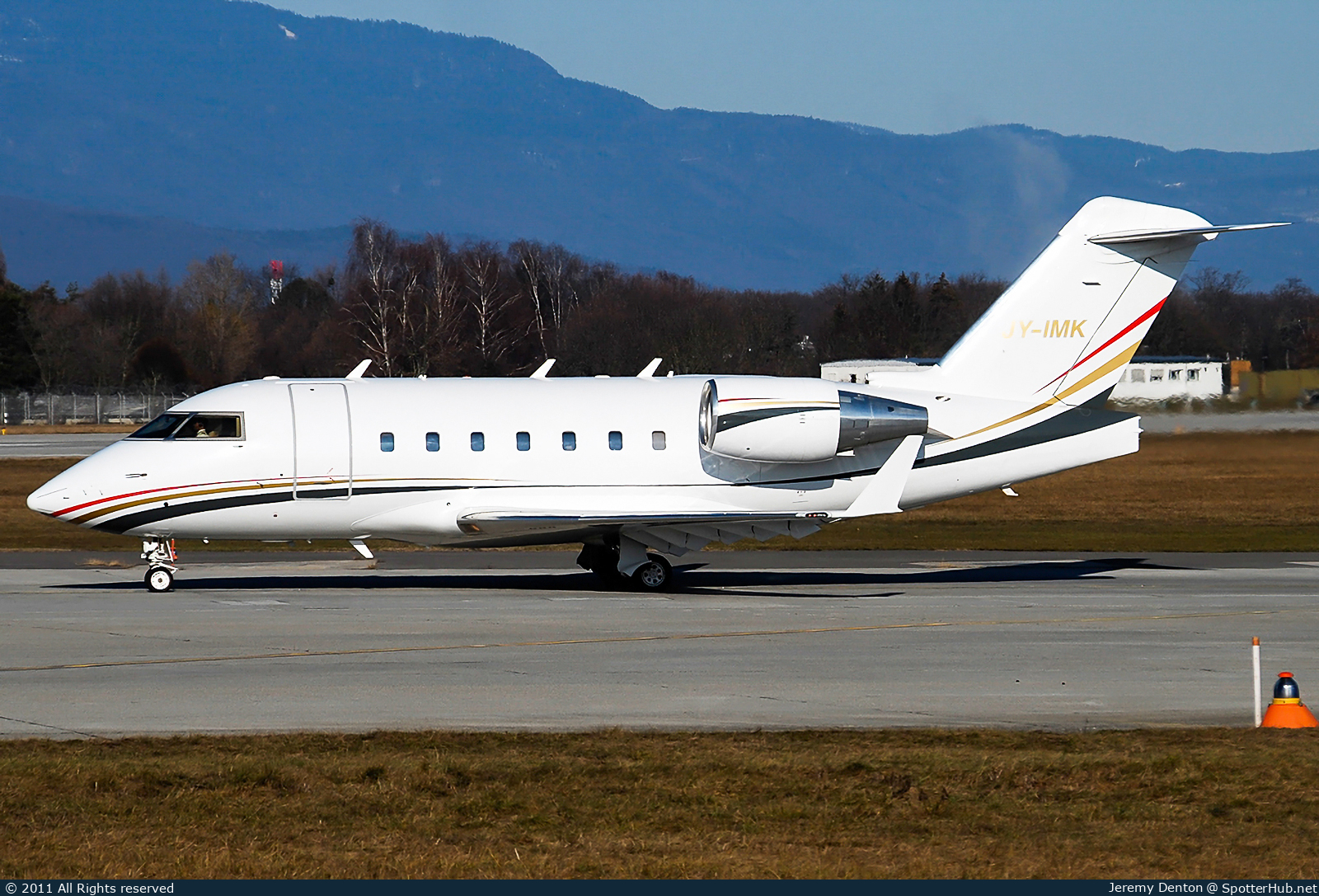 Photo of JY-IMK - Bombardier Challenger 604 operated by Prestige Jet