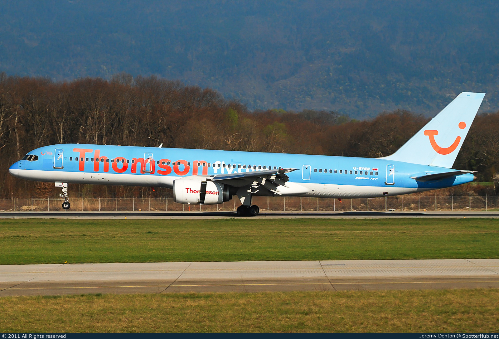 Photo of G-BYAW - Boeing 757-204 operated by Thomsonfly