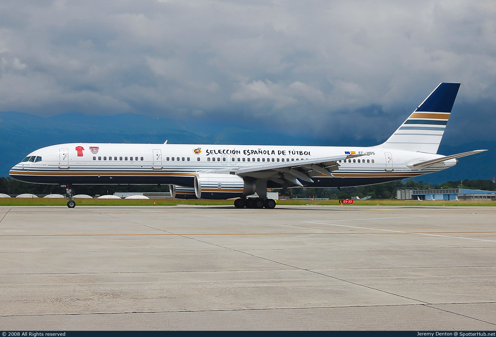 Photo of EC-HDS - Boeing 757-256 operated by Privilege Style