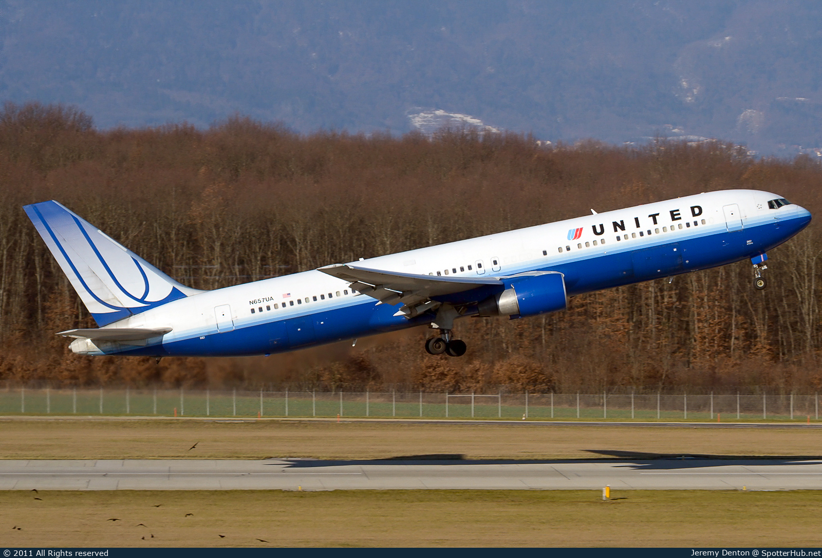 Photo of N657UA - Boeing 767-322(ER) operated by United Airlines