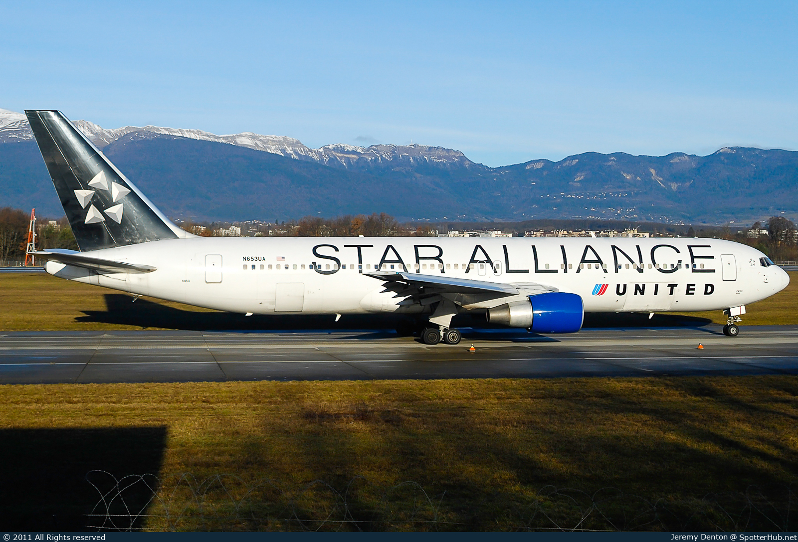 Photo of N653UA - Boeing 767-322(ER) operated by United Airlines