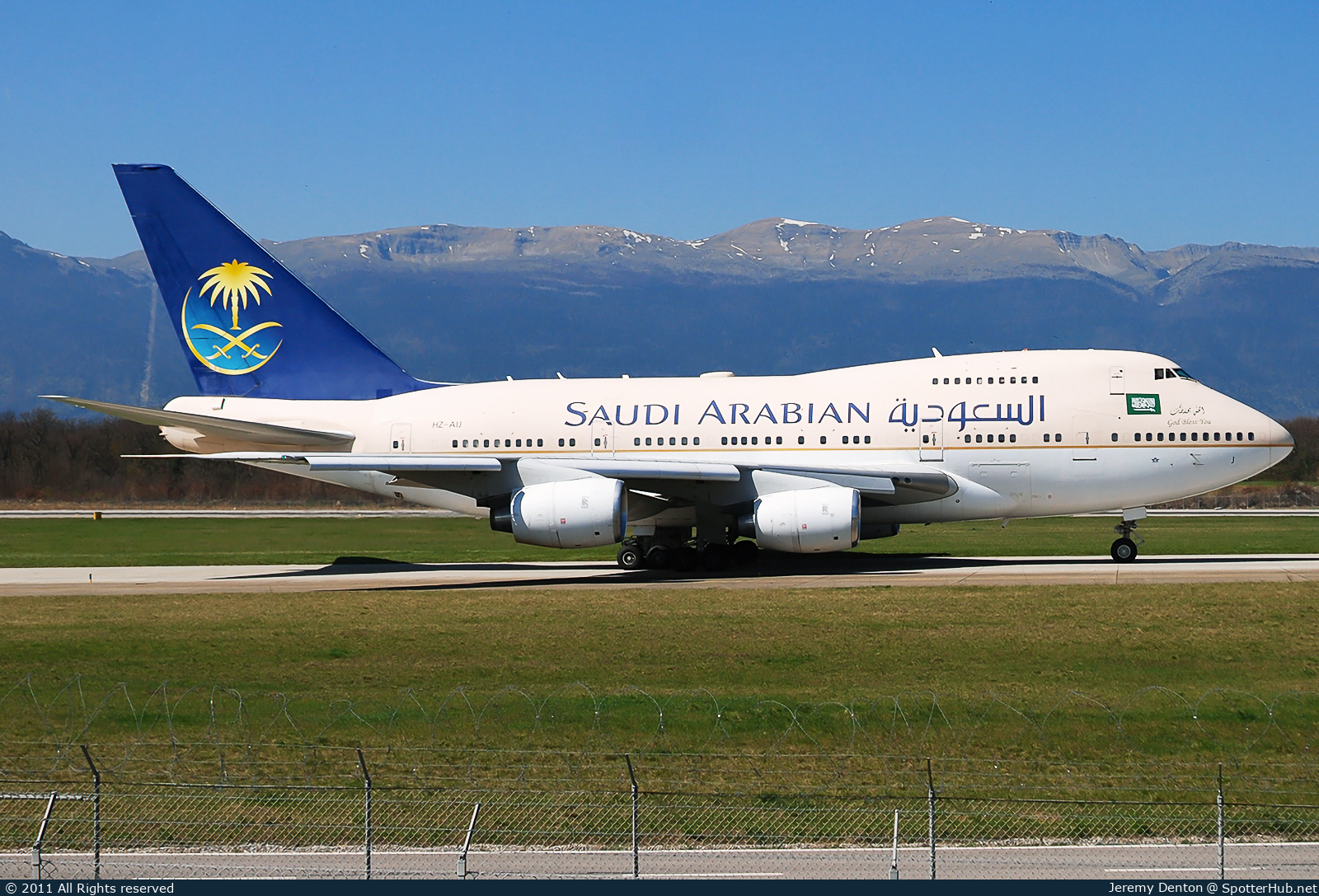 Photo of HZ-AIJ - Boeing 747SP-68 operated by Saudi Royal Flight