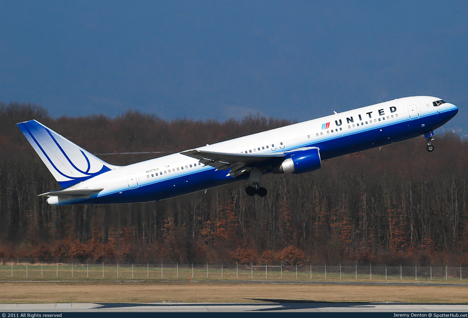 Photo of N663UA - Boeing 767-322(ER) operated by United Airlines