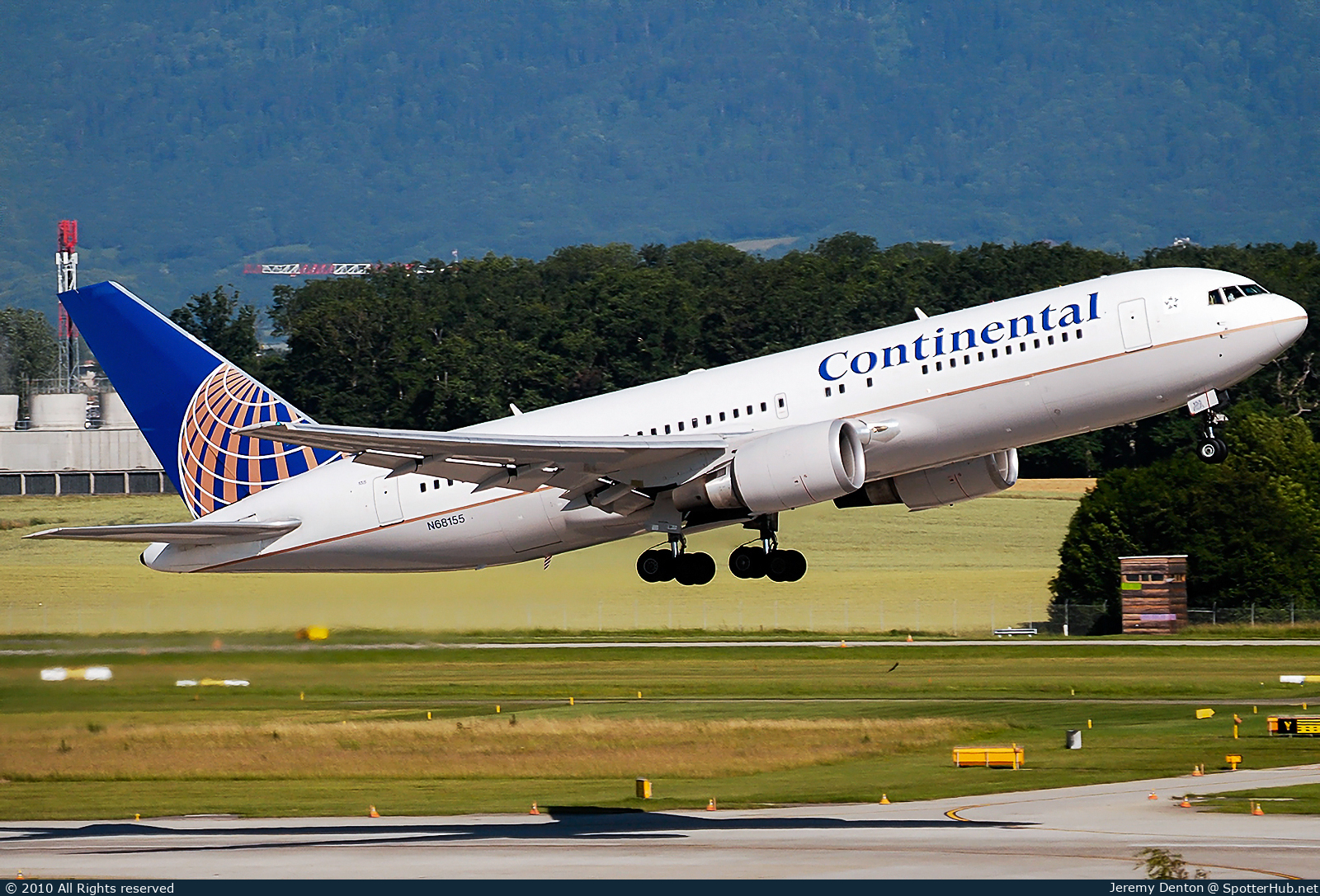 Photo of N68155 - Boeing 767-224(ER) operated by Continental Airlines