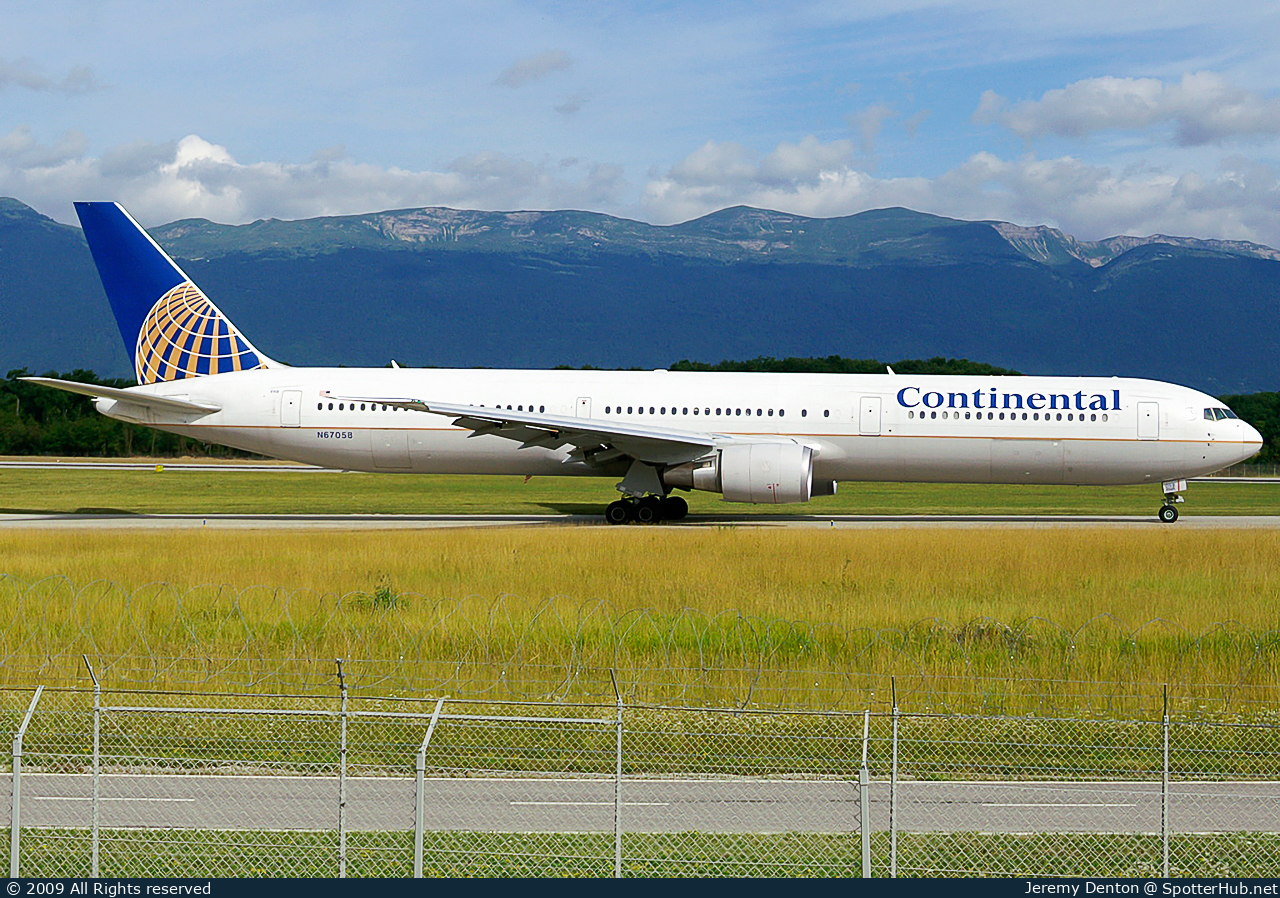 Photo of N67058 - Boeing 767-424(ER) operated by Continental Airlines