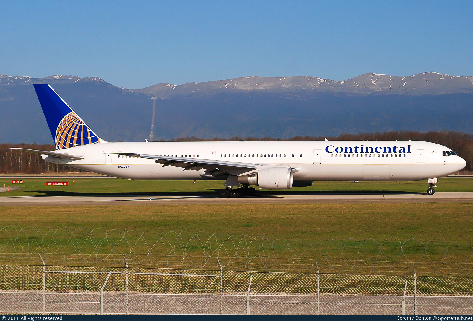 Photo of N66057 - Boeing 767-424(ER) operated by Continental Airlines
