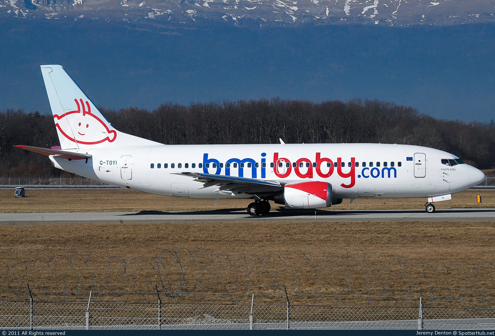 Photo of G-TOYI - Boeing 737-3Q8 operated by bmibaby